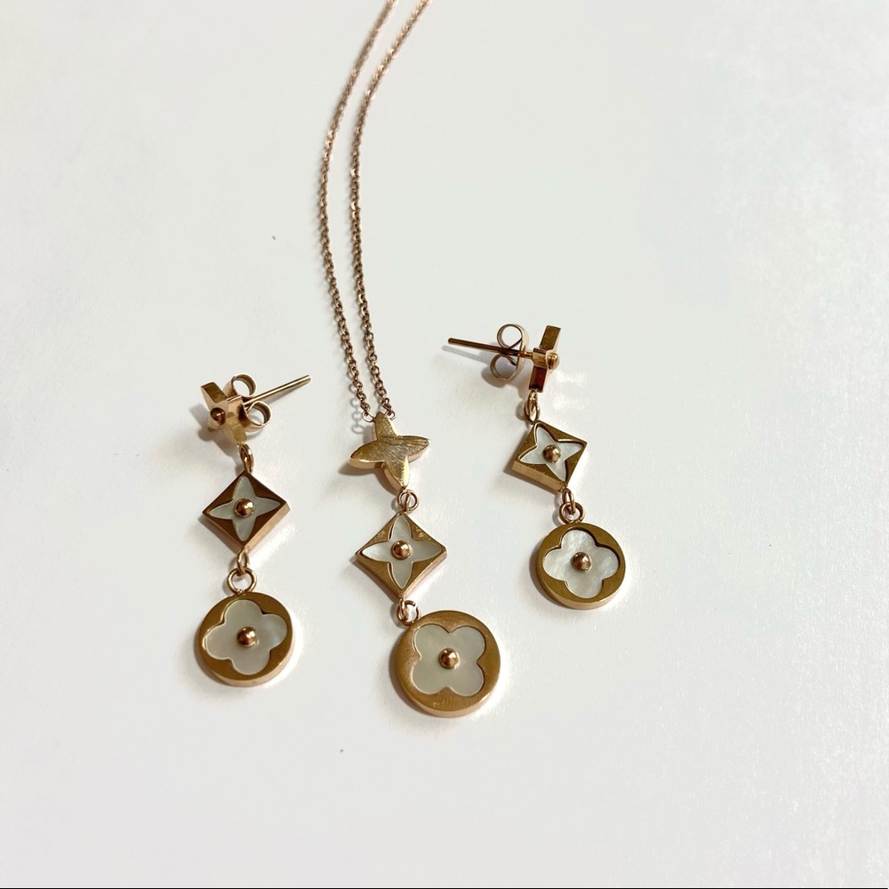 Lux jewelry set monogram flower gold plated